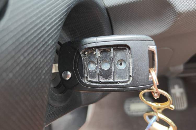 Used Wuling Hongguang MINIEV 2021 Macaron Fashion Edition Lithium-Ion Battery Vehicle Key