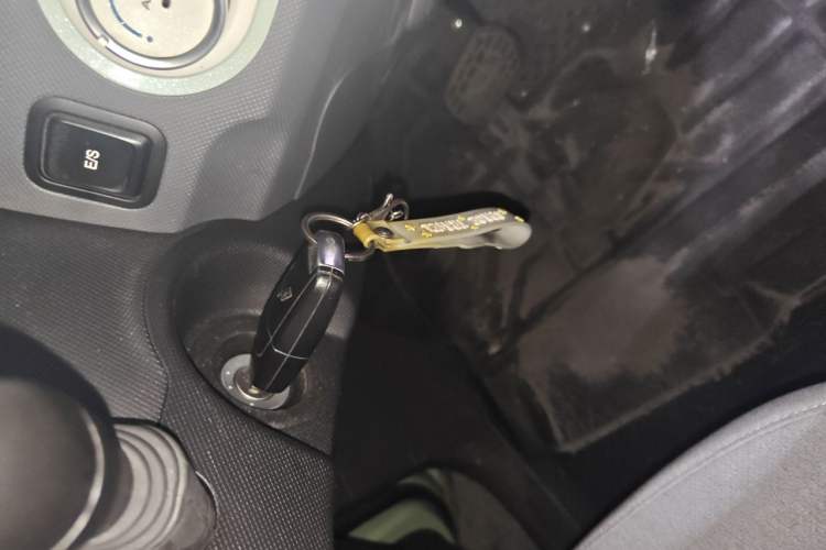 Used Wuling Hongguang MINIEV 2021 Macaron Premium Model – Lithium Iron Phosphate Vehicle Key