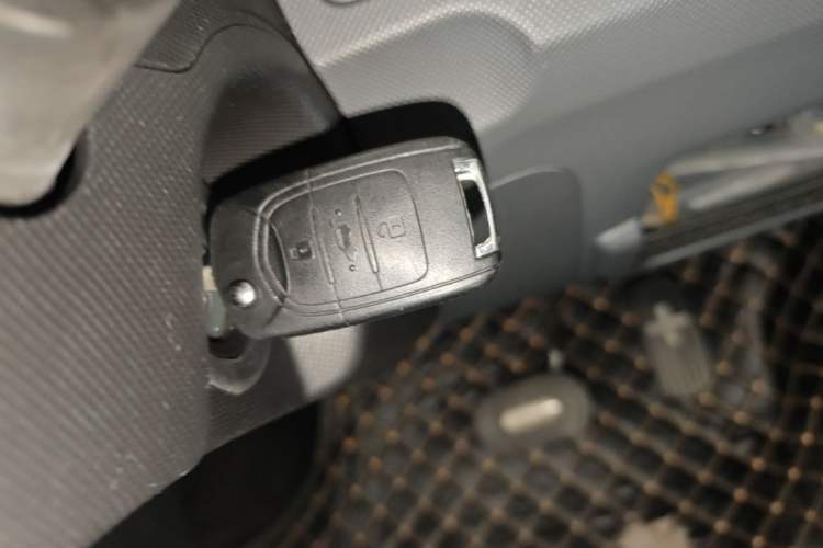 Used Wuling Hongguang MINIEV 2021 Macaron Premium Model – Lithium-NMC Vehicle Key