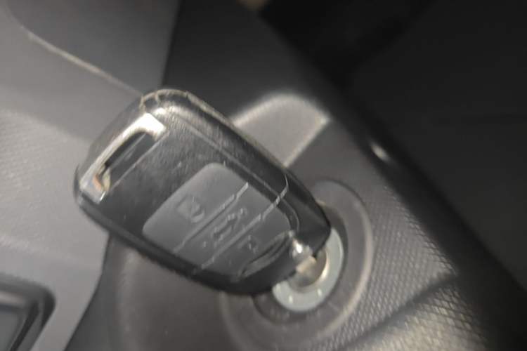 Used Wuling Hongguang MINIEV 2021 Macaron Premium Model – Lithium Iron Phosphate Vehicle Key