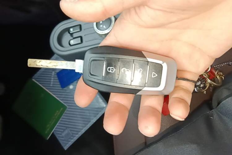 Used Wuling Hongguang MINIEV 2021 Macaron Fashion Edition Lithium-Ion Battery Vehicle Key