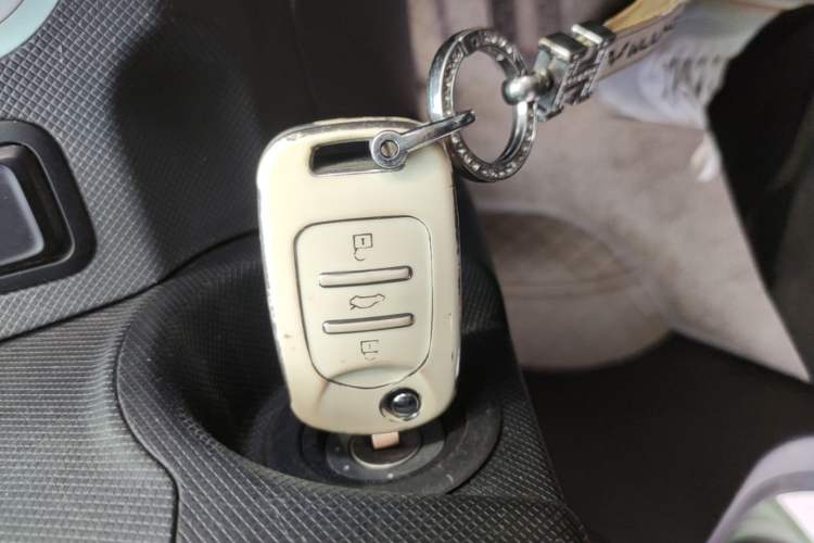 Used Wuling Hongguang MINIEV 2021 Macaron Premium Model – Lithium Iron Phosphate Vehicle Key