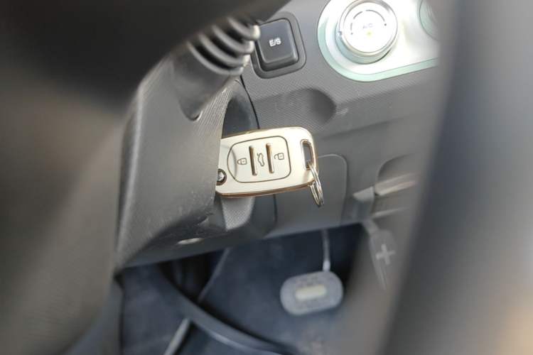 Used Wuling Hongguang MINIEV 2021 Macaron Premium Model – Lithium Iron Phosphate Vehicle Key