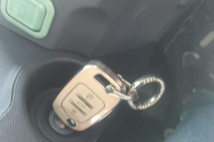 Used Wuling Hongguang MINIEV 2021 Macaron Premium Model – Lithium Iron Phosphate Vehicle Key