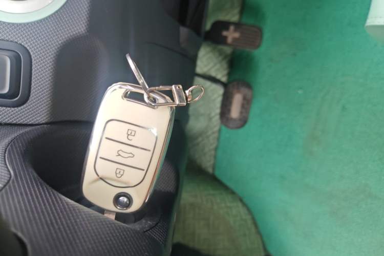 Used Wuling Hongguang MINIEV 2021 Macaron Premium Model – Lithium Iron Phosphate Vehicle Key