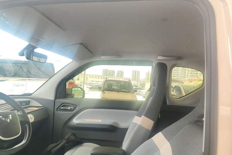 Used Wuling Hongguang MINIEV 2021 Macaron Fashion Model Lithium Iron Phosphate Headliner