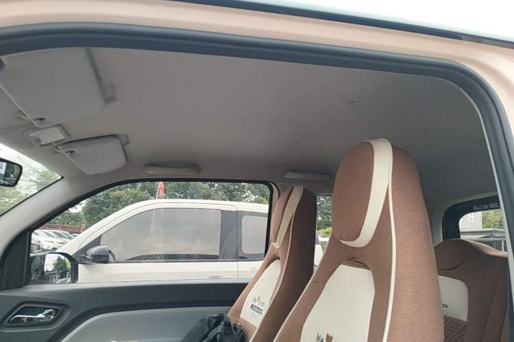 Used Wuling Hongguang MINIEV 2021 Macaron Premium Model – Lithium Iron Phosphate Headliner