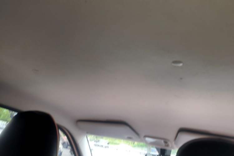 Used Wuling Hongguang MINIEV 2021 Macaron Sandwich Model 170 km Lithium Iron Phosphate Headliner