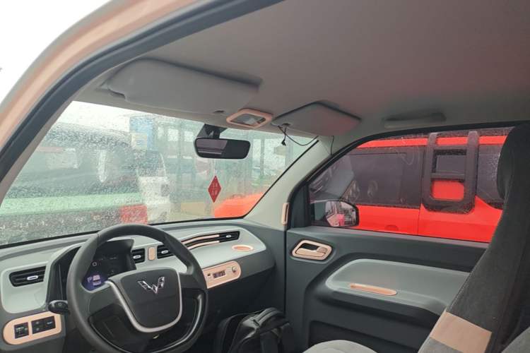 Used Wuling Hongguang MINIEV 2021 Macaron Premium Model – Lithium Iron Phosphate Headliner