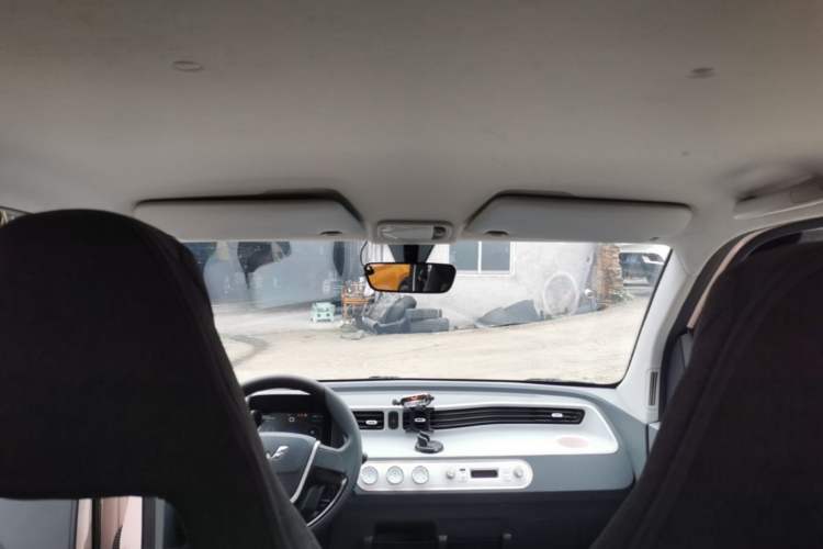 Used Wuling Hongguang MINIEV 2021 Macaron Sandwich Model 170 km Lithium Iron Phosphate Headliner