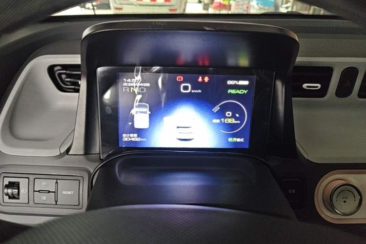 Used Wuling Hongguang MINIEV 2021 Macaron Premium Model – Lithium Iron Phosphate Instrument Cluster
