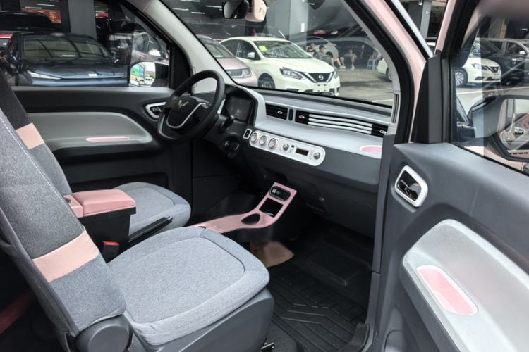 Used Wuling Hongguang MINIEV 2021 Macaron Fashion Model Lithium Iron Phosphate Interior 1