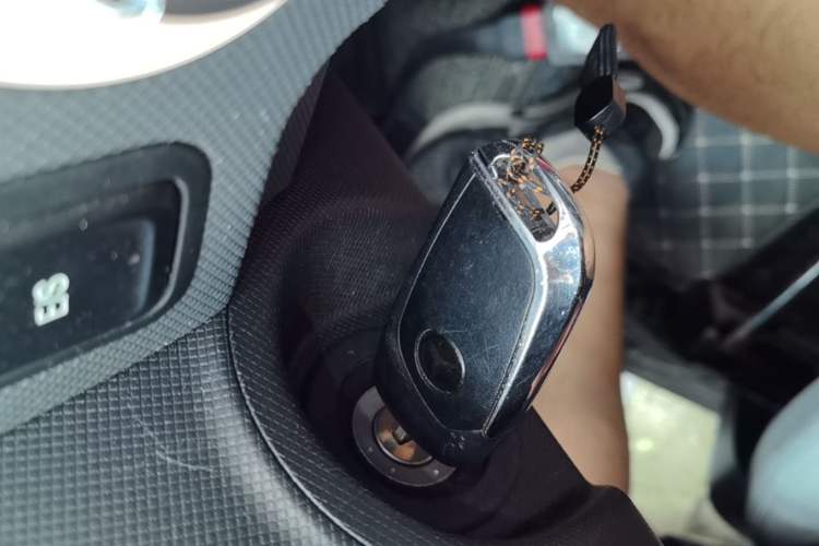 Used Wuling Hongguang MINIEV 2021 Macaron Fashion Model Lithium Iron Phosphate Interior 1