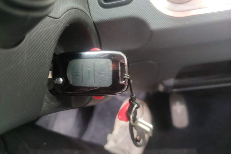 Used Wuling Hongguang MINIEV 2021 Macaron Fashion Model Lithium Iron Phosphate Interior 1