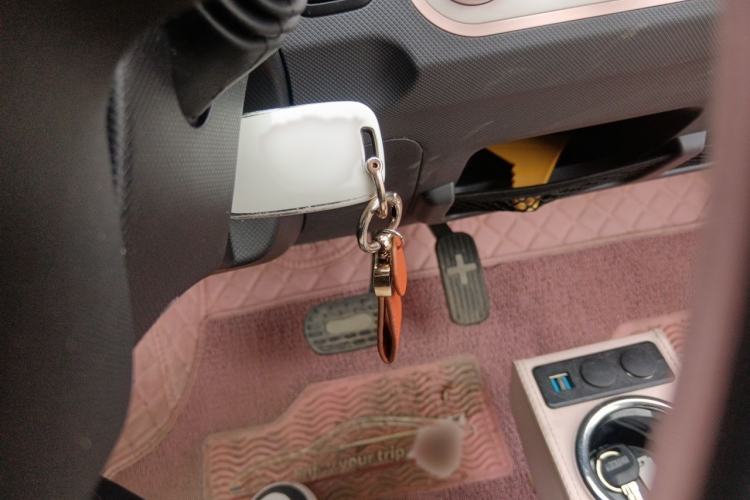 Used Wuling Hongguang MINIEV 2021 Macaron Fashion Model Lithium Iron Phosphate Interior 1