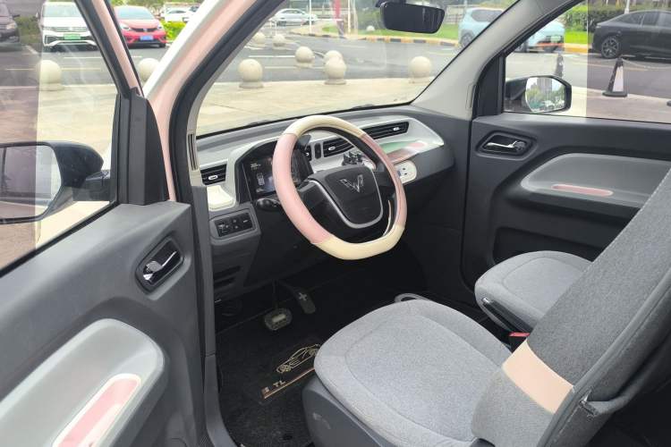 Used Wuling Hongguang MINIEV 2021 Macaron Premium Model – Lithium-NMC Interior 1