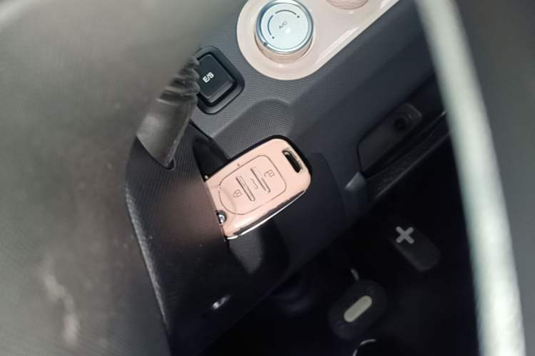 Used Wuling Hongguang MINIEV 2021 Macaron Premium Model – Lithium Iron Phosphate Interior 1