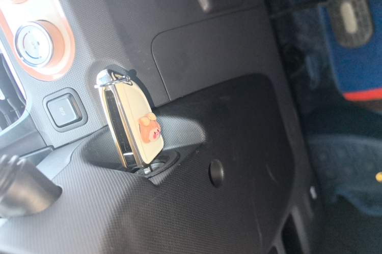Used Wuling Hongguang MINIEV 2021 Macaron Fashion Model Lithium Iron Phosphate Interior 1
