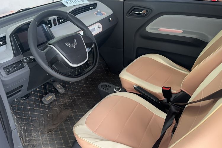 Used Wuling Hongguang MINIEV 2021 Macaron Fashion Model Lithium Iron Phosphate Interior 1