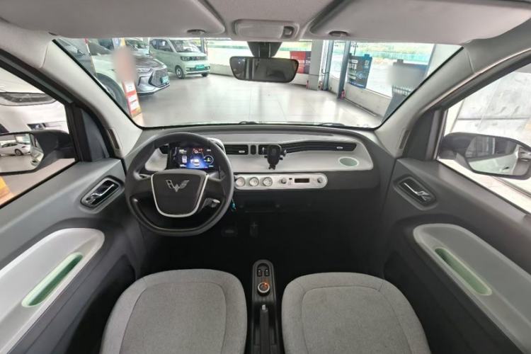 Used Wuling Hongguang MINIEV 2021 Macaron Fashion Model Lithium Iron Phosphate Interior 1