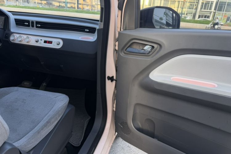 Used Wuling Hongguang MINIEV 2021 Macaron Premium Model – Lithium Iron Phosphate Interior 10