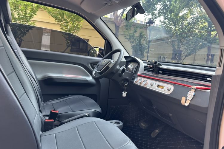 Used Wuling Hongguang MINIEV 2021 Macaron Premium Model – Lithium Iron Phosphate Interior 2