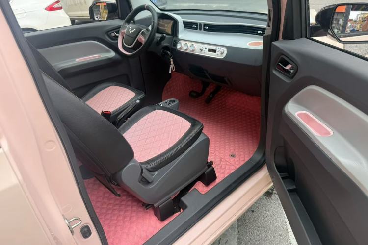 Used Wuling Hongguang MINIEV 2021 Macaron Premium Model – Lithium Iron Phosphate Interior 2