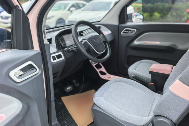 Used Wuling Hongguang MINIEV 2021 Macaron Fashion Model Lithium Iron Phosphate Interior 2