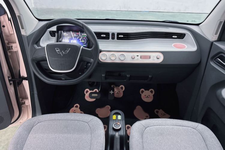 Used Wuling Hongguang MINIEV 2021 Macaron Premium Model – Lithium Iron Phosphate Interior 2