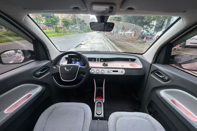 Used Wuling Hongguang MINIEV 2021 Macaron Fashion Model Lithium Iron Phosphate Interior 2