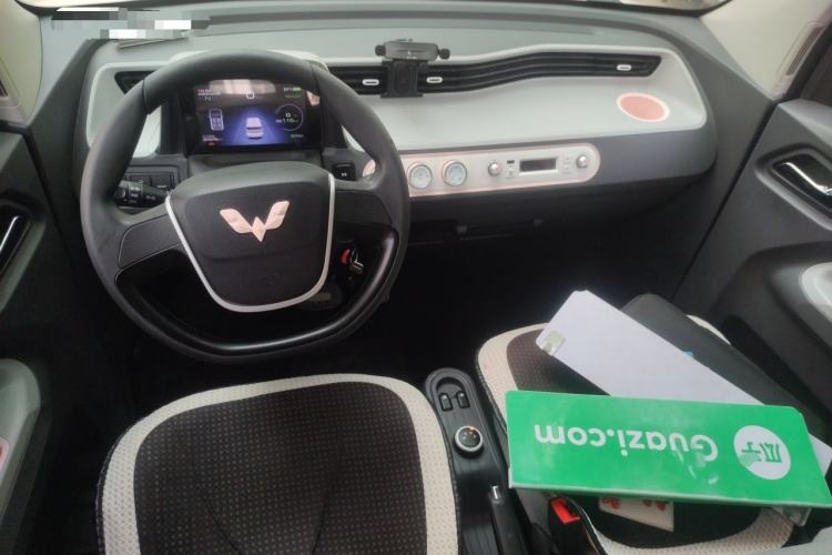 Used Wuling Hongguang MINIEV 2021 Macaron Fashion Model Lithium Iron Phosphate Interior 2