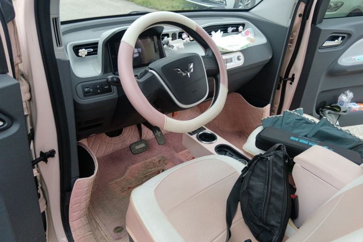 Used Wuling Hongguang MINIEV 2021 Macaron Fashion Model Lithium Iron Phosphate Interior 2