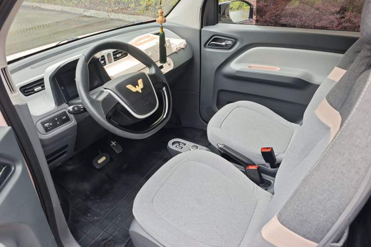 Used Wuling Hongguang MINIEV 2021 Macaron Premium Model – Lithium Iron Phosphate Interior 2