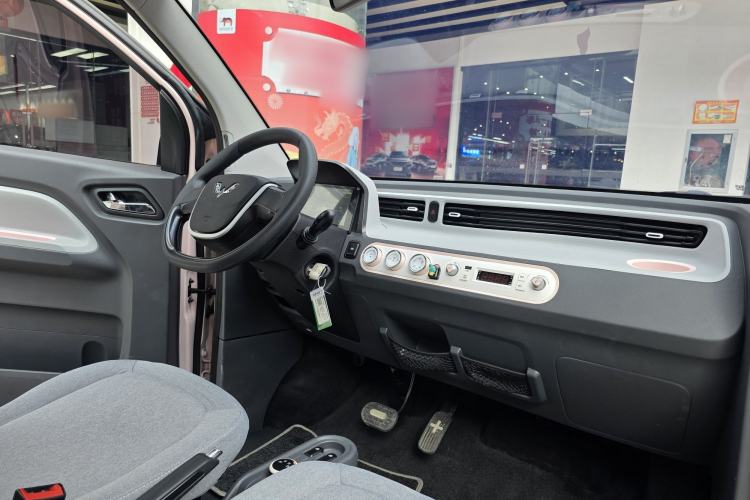 Used Wuling Hongguang MINIEV 2021 Macaron Premium Model – Lithium Iron Phosphate Interior 2