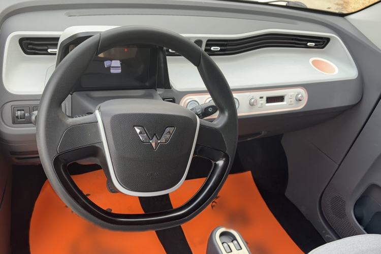 Used Wuling Hongguang MINIEV 2021 Macaron Premium Model – Lithium-NMC Interior 3