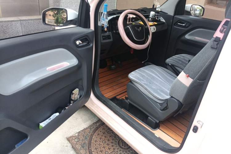 Used Wuling Hongguang MINIEV 2021 Macaron Premium Model – Lithium-NMC Interior 3