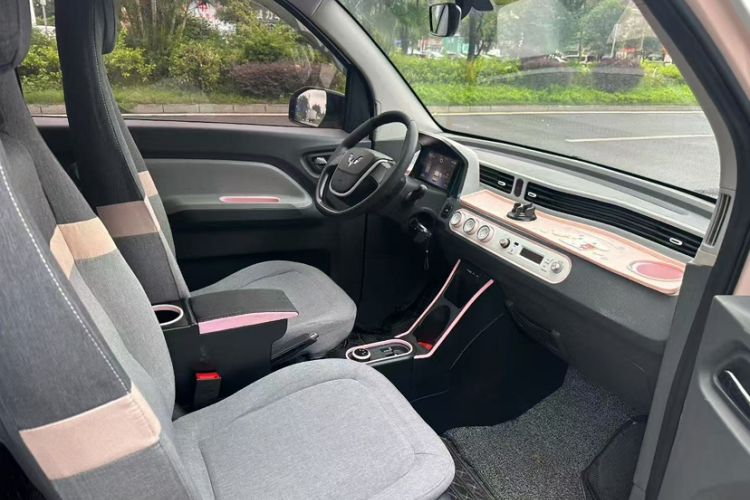 Used Wuling Hongguang MINIEV 2021 Macaron Fashion Model Lithium Iron Phosphate Interior 3