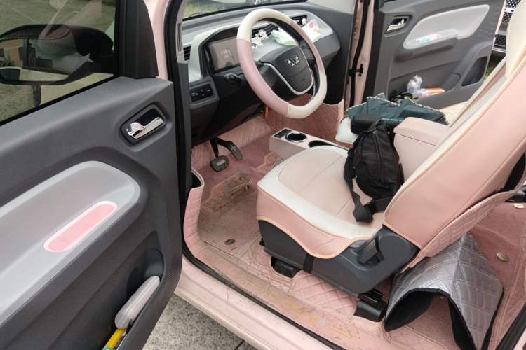 Used Wuling Hongguang MINIEV 2021 Macaron Fashion Model Lithium Iron Phosphate Interior 3