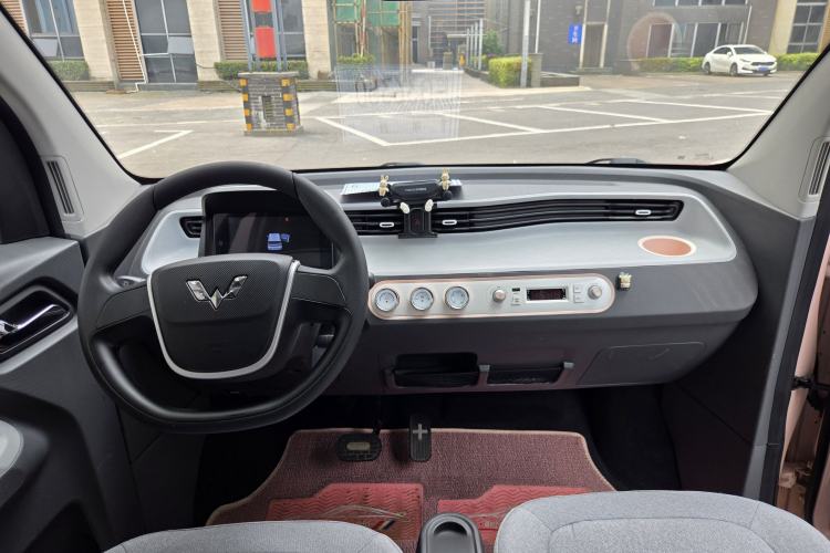 Used Wuling Hongguang MINIEV 2021 Macaron Premium Model – Lithium Iron Phosphate Interior 3