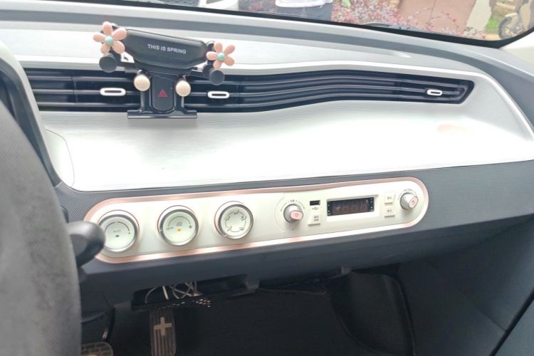 Used Wuling Hongguang MINIEV 2021 Macaron Fashion Edition Lithium-Ion Battery Interior 3