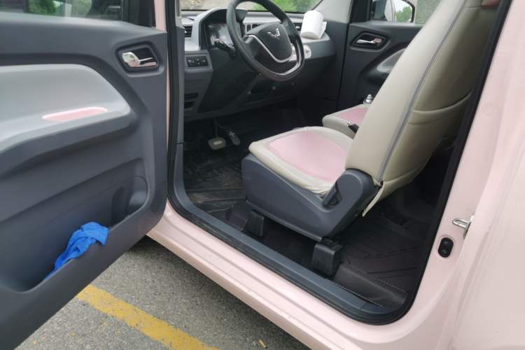 Used Wuling Hongguang MINIEV 2021 Macaron Premium Model – Lithium Iron Phosphate Interior 3