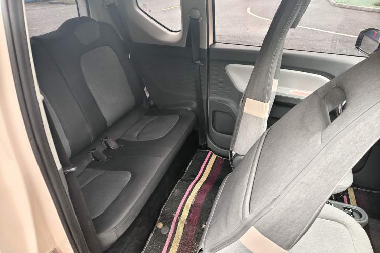 Used Wuling Hongguang MINIEV 2021 Macaron Fashion Edition Lithium-Ion Battery Interior 3