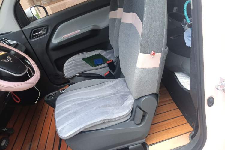 Used Wuling Hongguang MINIEV 2021 Macaron Premium Model – Lithium-NMC Interior 4