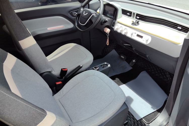 Used Wuling Hongguang MINIEV 2021 Macaron Sandwich Model 120 km Lithium NMC Interior 4