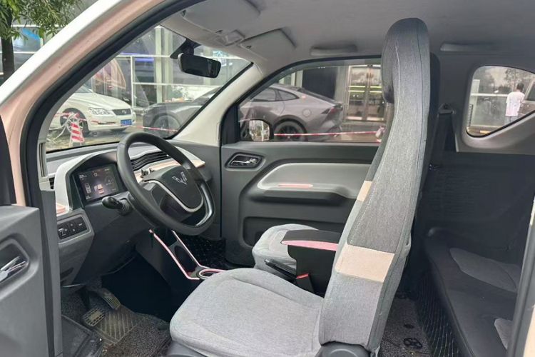 Used Wuling Hongguang MINIEV 2021 Macaron Fashion Model Lithium Iron Phosphate Interior 4