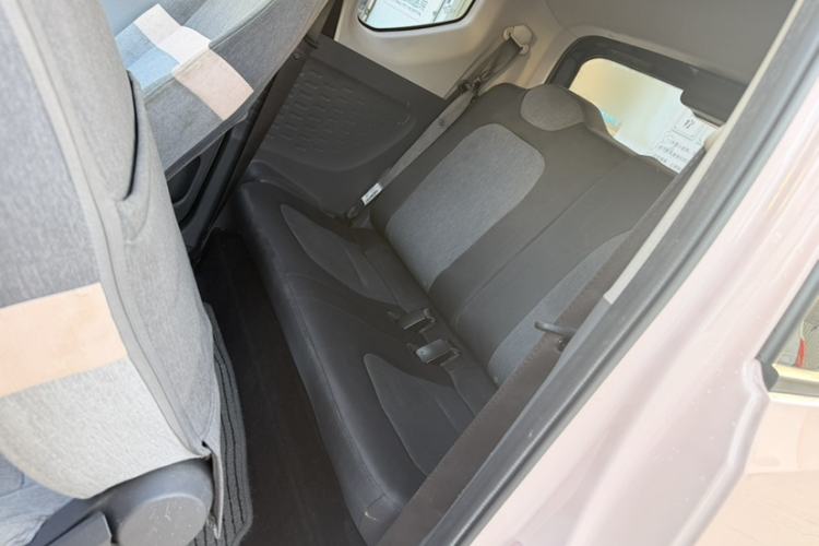 Used Wuling Hongguang MINIEV 2021 Macaron Premium Model – Lithium Iron Phosphate Interior 4