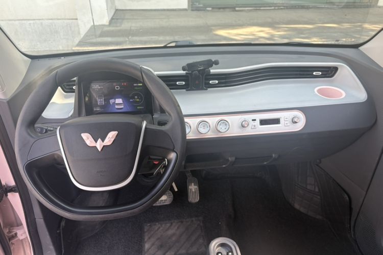 Used Wuling Hongguang MINIEV 2021 Macaron Fashion Model Lithium Iron Phosphate Interior 5