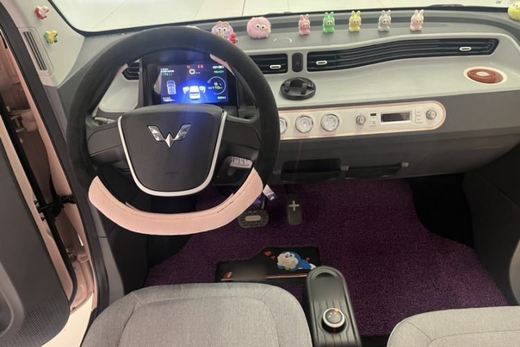Used Wuling Hongguang MINIEV 2021 Macaron Premium Model – Lithium Iron Phosphate Interior 5