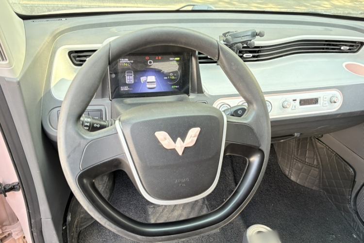 Used Wuling Hongguang MINIEV 2021 Macaron Fashion Model Lithium Iron Phosphate Interior 6