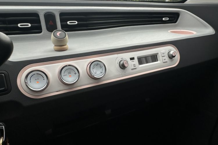 Used Wuling Hongguang MINIEV 2021 Macaron Premium Model – Lithium Iron Phosphate Interior 7